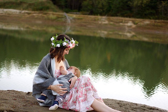 breastfeeding-2435896_640
