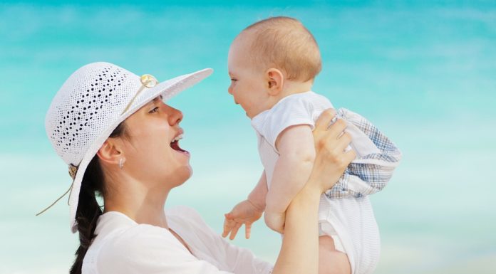 “NOI am vorbit de la 8 luni, NOI am mers de la un an”. Mamele si vorbitul la plural, cand vine vorba de bebelus