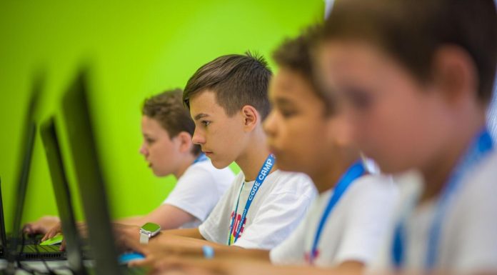 Ai un copil pasionat de tehnologie? Inscrie-l intr-o tabara de vara unde se va distra si va invata in acelasi timp
