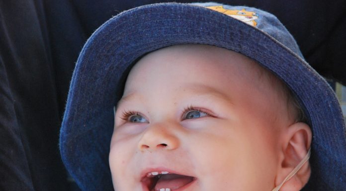 Cuuum, are aproape 9 luni si niciun dinte?! Cand i-a dat primul dintisor lui bebe Edy