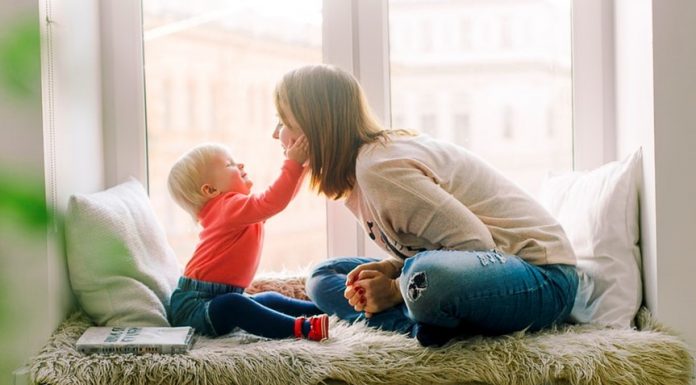 Comportamentul bebelusului in prezenta mamei: mult mai “mofturos” decat cu restul