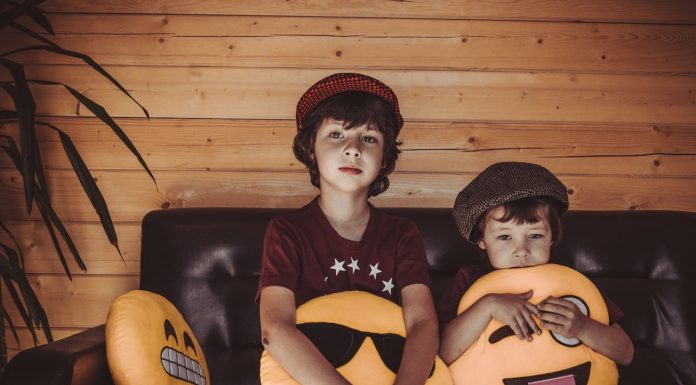 Cum arata o dimineata intr-o familie cu un copil de gradinita si un bebelus