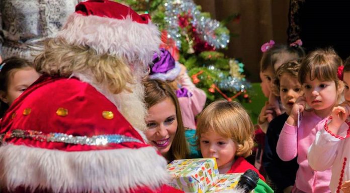 De ce i-ai lua copilului bucuria de a crede in Mos Craciun? Foto: Andrei, la prima lui serbare la gradinita, la doi ani si patru luni