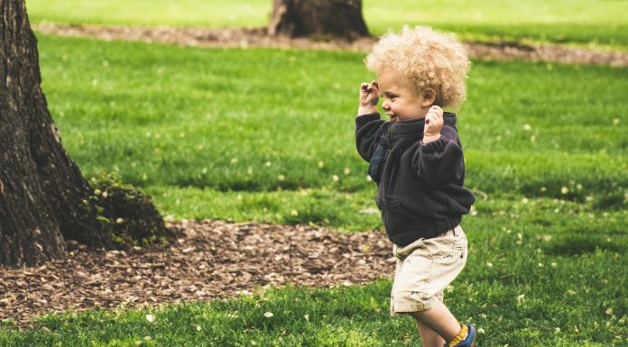 Distractia bebelusului, disperarea mamei :) Cu ce “distractii” isi ocupa vremea bebe de un an si 3 luni