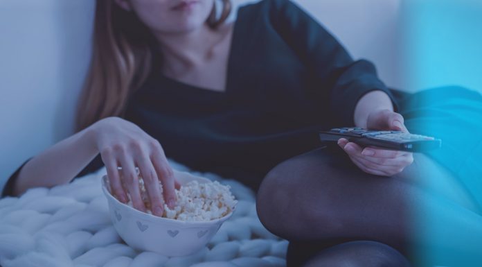 Uitatul la televizior, un scenariu SF cand ai copii mici