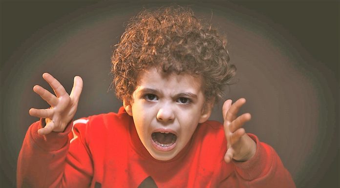 “Esti cea mai rea mama din lume!” Tu cat rezisti pana cedezi in fata urletelor copilului?